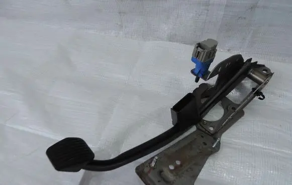 Ford Focus Brake pedal BV612467GC