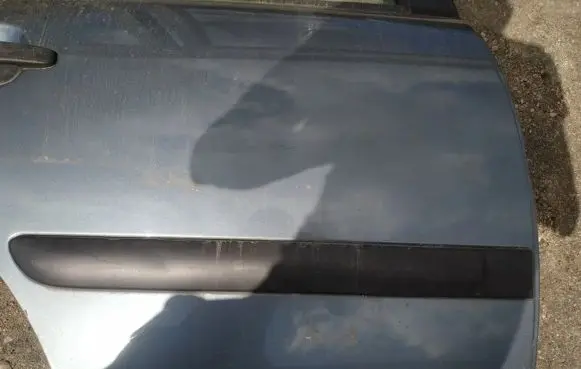 Rear door trim (molding)