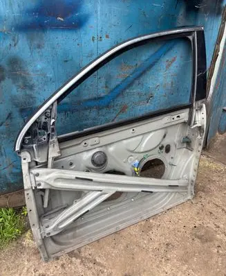 Volkswagen Jetta V Front door