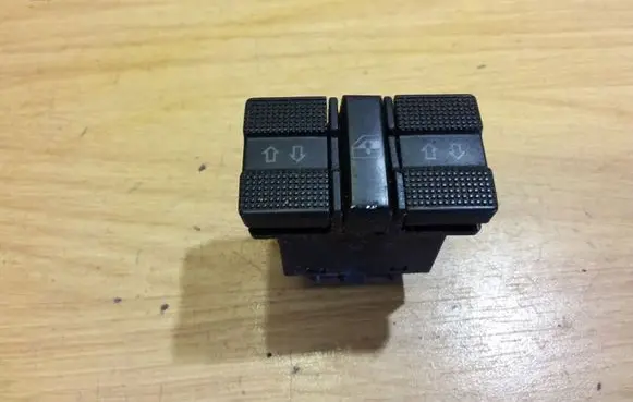 Volkswagen Golf III Electric window control switch 1H0959855A