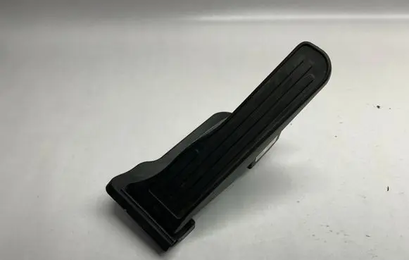 Accelerator throttle pedal