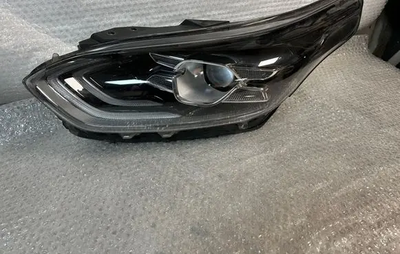 KIA Ceed Headlight/headlamp 92101J7100