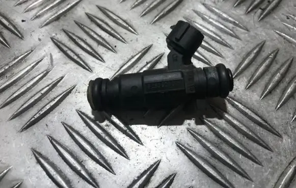 Hyundai Accent Fuel injector 9260930006 35310-22600