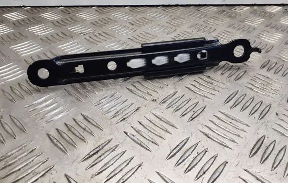 Toyota Avensis T270 Seat belt height adjuster 