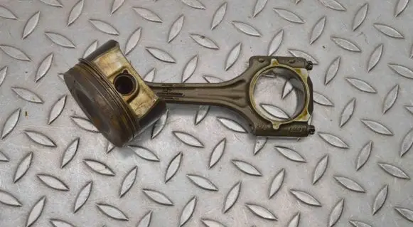 Volkswagen Golf V Piston 205058 110806