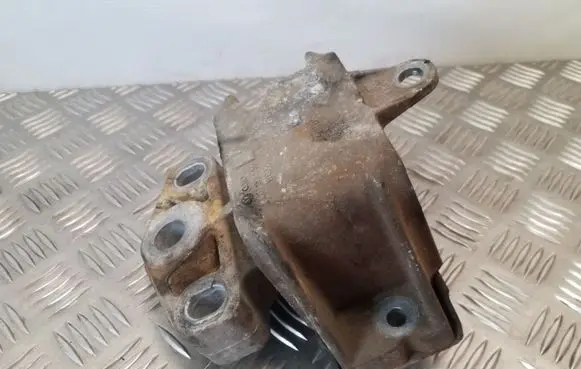 Seat Alhambra (Mk1) Gearbox mount 1J0199555