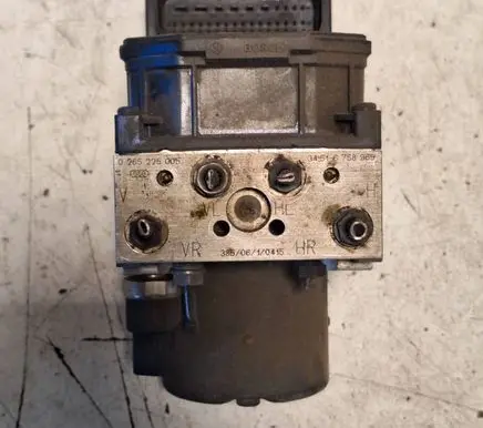 BMW 5 E39 ABS Pump 6758971 0265950002 384257