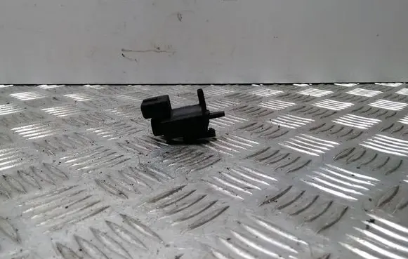 BMW 5 E39 Vacuum valve 1742712