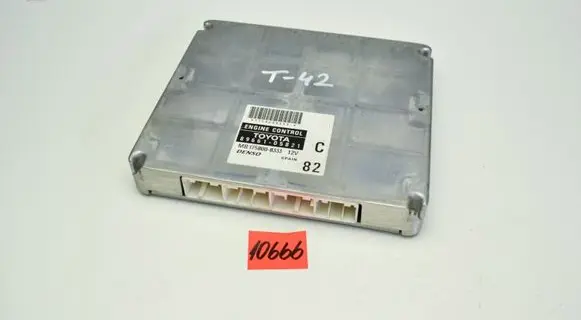 Toyota Avensis T250 Engine control unit/module 8966105821C