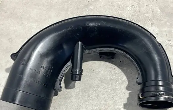 BMW 7 G11 G12 Air intake hose/pipe 8613153