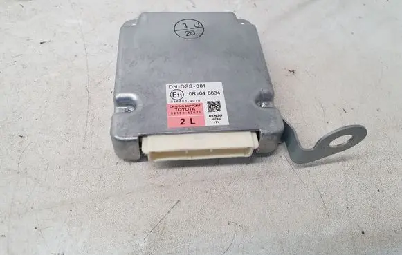 Toyota RAV 4 (XA40) Cruise control unit/module 8815042021 0368003070