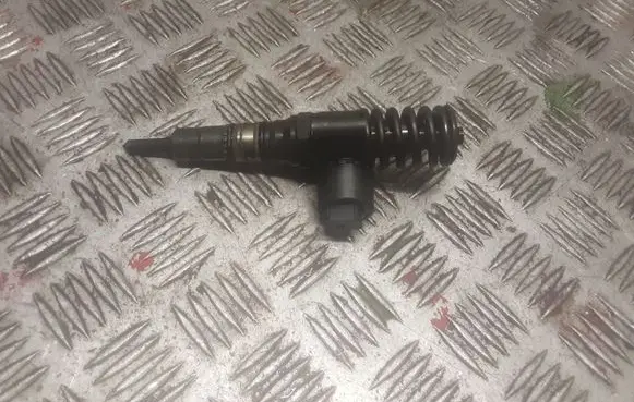 Audi A4 S4 B7 8E 8H Fuel injector 03G930073G