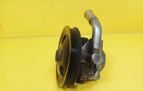Chrysler PT Cruiser Power steering pump 4668252