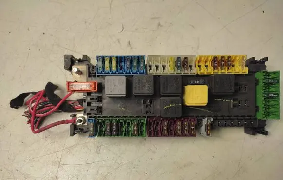 Mercedes-Benz GL X166 Fuse module A1669063901 5072426 3935635