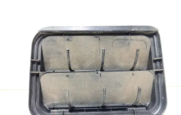 Renault Captur Quarter panel pressure vent 7700838358