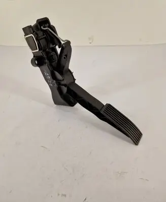 Mercedes-Benz A W169 Accelerator throttle pedal A1693000104