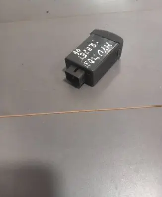 Hyundai Trajet Headlight level height control switch 751U900802