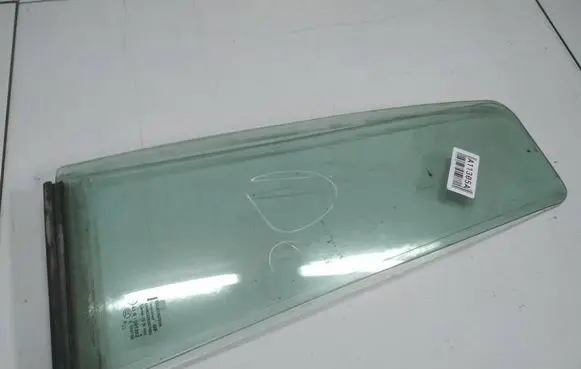 Opel Zafira B Rear vent window glass AS2