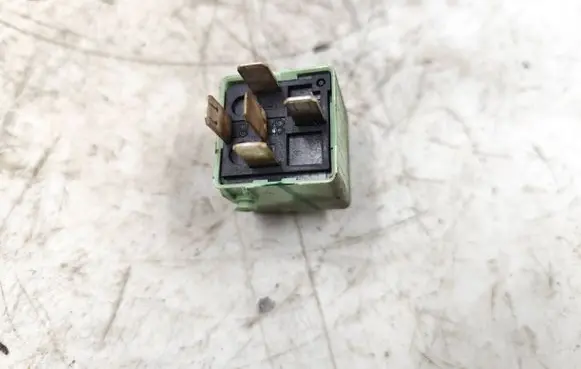BMW 5 E39 Other relay V23134K59X312 8373700 6136
