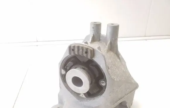 BMW i4 Engine mount bracket 2211948562406 9485624