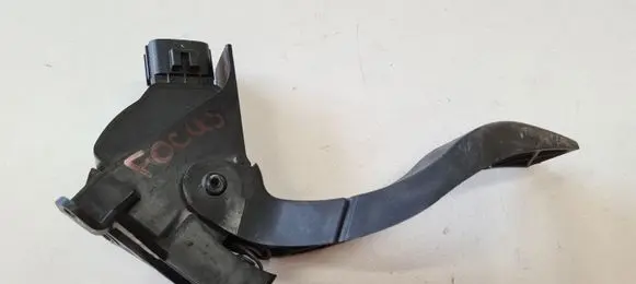 Accelerator throttle pedal