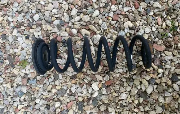Volkswagen Golf VII Rear coil spring 5Q0511115