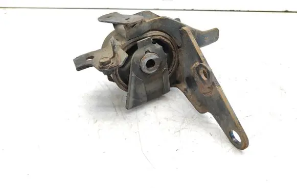 Toyota Avensis T250 Engine mount bracket