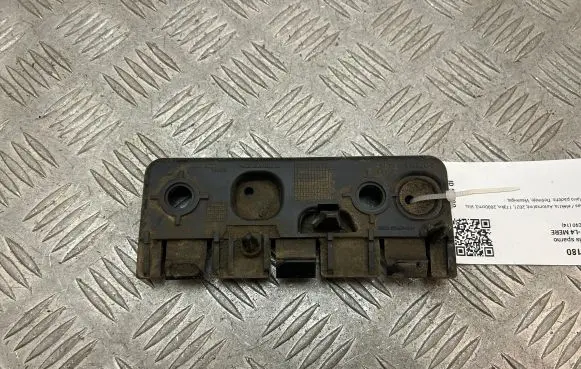 Volvo XC90 Fender mounting bracket 31378134