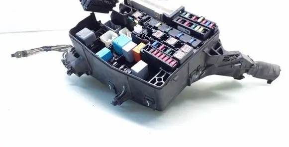 Toyota Avensis T270 Fuse box set 7379R0A1