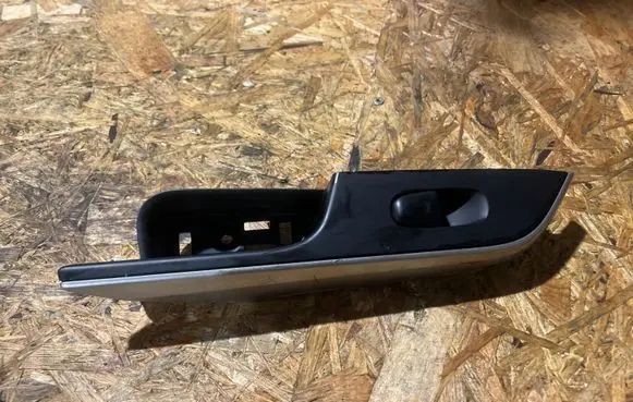 Nissan Navara D23 Electric window control switch 829614KL1A