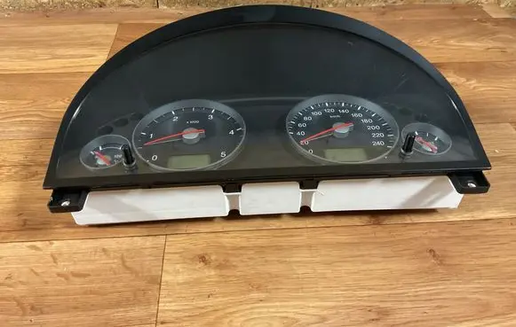 Ford Mondeo Mk III Speedometer (instrument cluster) 3S7F10841 44ZU187