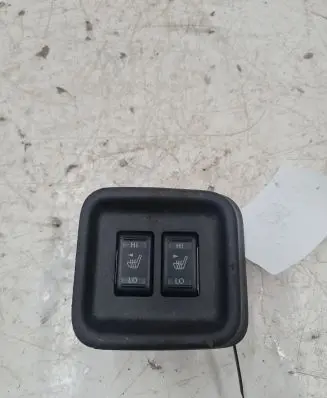 Nissan Juke I F15 Seat heating switch