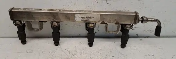 Ford Focus Fuel injector supply line/pipe 