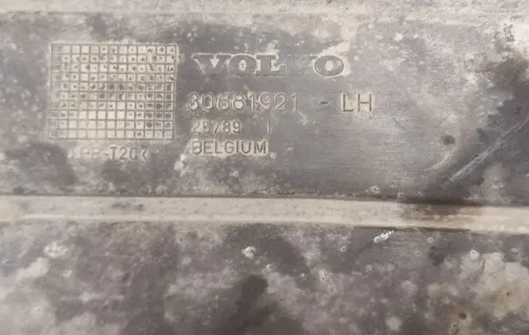Volvo V50 Engine splash shield/under tray 30681921