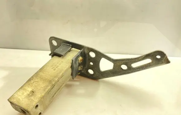 Audi A6 S6 C6 4F Front bumper mounting bracket 4F0807134 4F0805500
