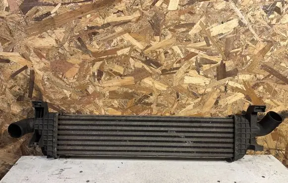Volvo S40 Intercooler air channel guide 