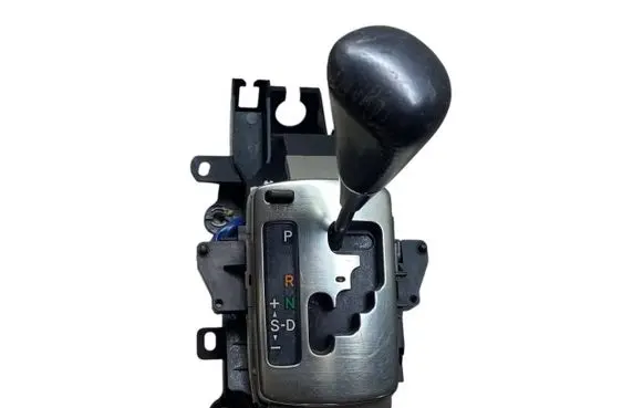 Toyota Avensis T250 Gear shifter/selector 