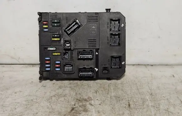 Peugeot 407 Fuse module 9655221080