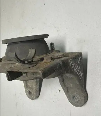 Opel Vivaro Engine mount bracket