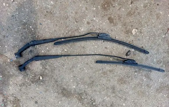 Hyundai i20 (GB IB) Front wiper blade arm