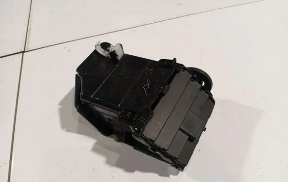 Mazda 3 II Dash center air vent grill BBM56491X