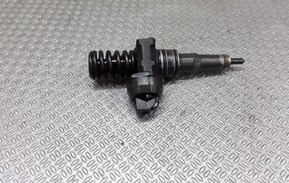 Skoda Octavia Mk2 (1Z) Fuel injector 038130073AG