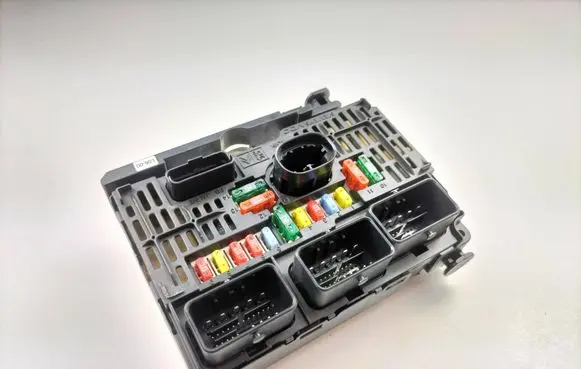 Citroen C4 I Fuse module 9658539680