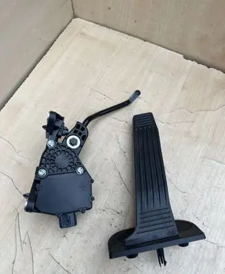 Toyota RAV 4 (XA50) Accelerator throttle pedal 7811033141 2701001040