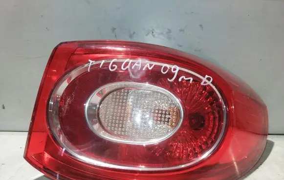 Volkswagen Tiguan Rear/tail lights 5N0945096H