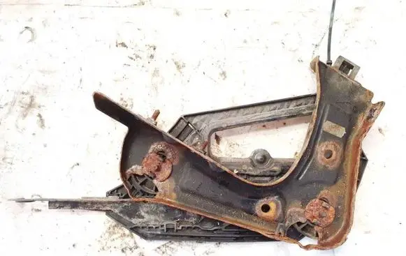 Skoda Octavia Mk2 (1Z) Headlight/headlamp mounting bracket 1z0941340