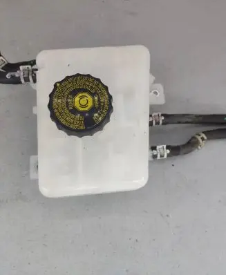 Brake fluid reservoir