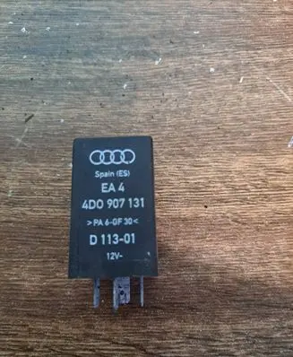 Volkswagen PASSAT B5 Other relay 4D0907131 D11301