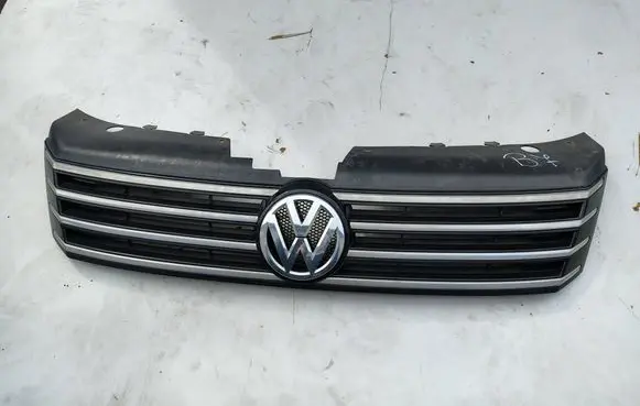 Volkswagen PASSAT B7 Front grill 