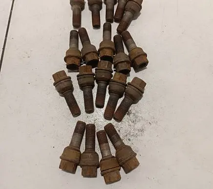 Volkswagen Transporter - Caravelle T5 Nuts/bolts Nocode